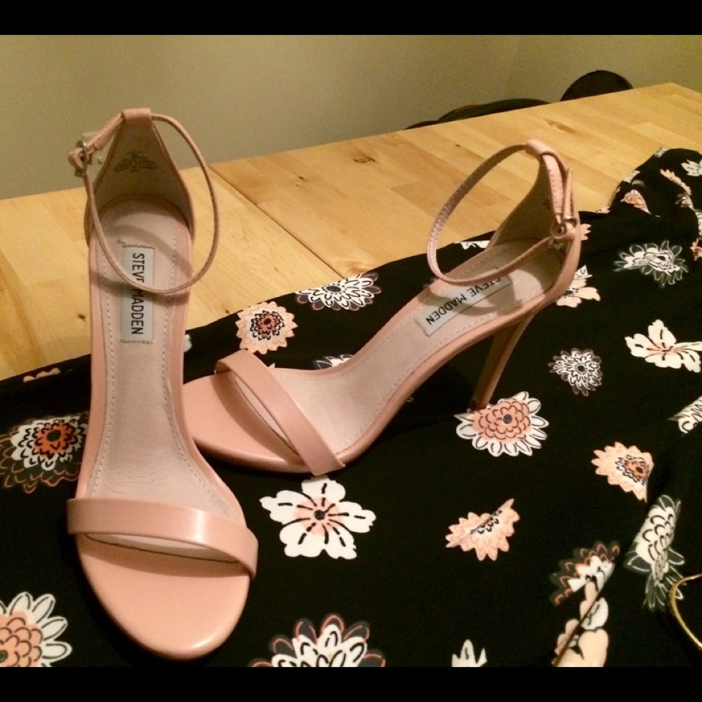 SOLD Steve Madden heels